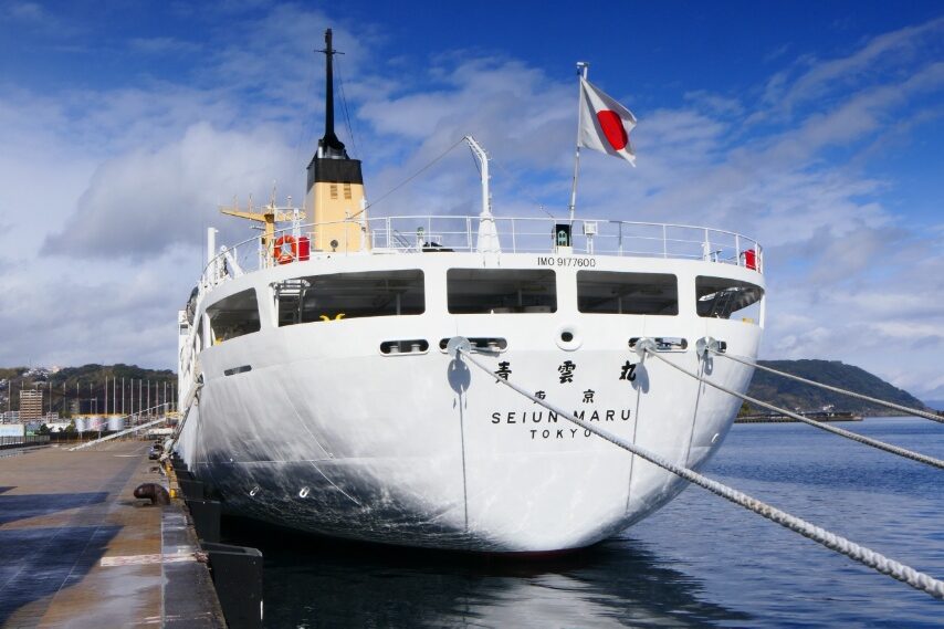 冠雪した桜島と青雲丸-5