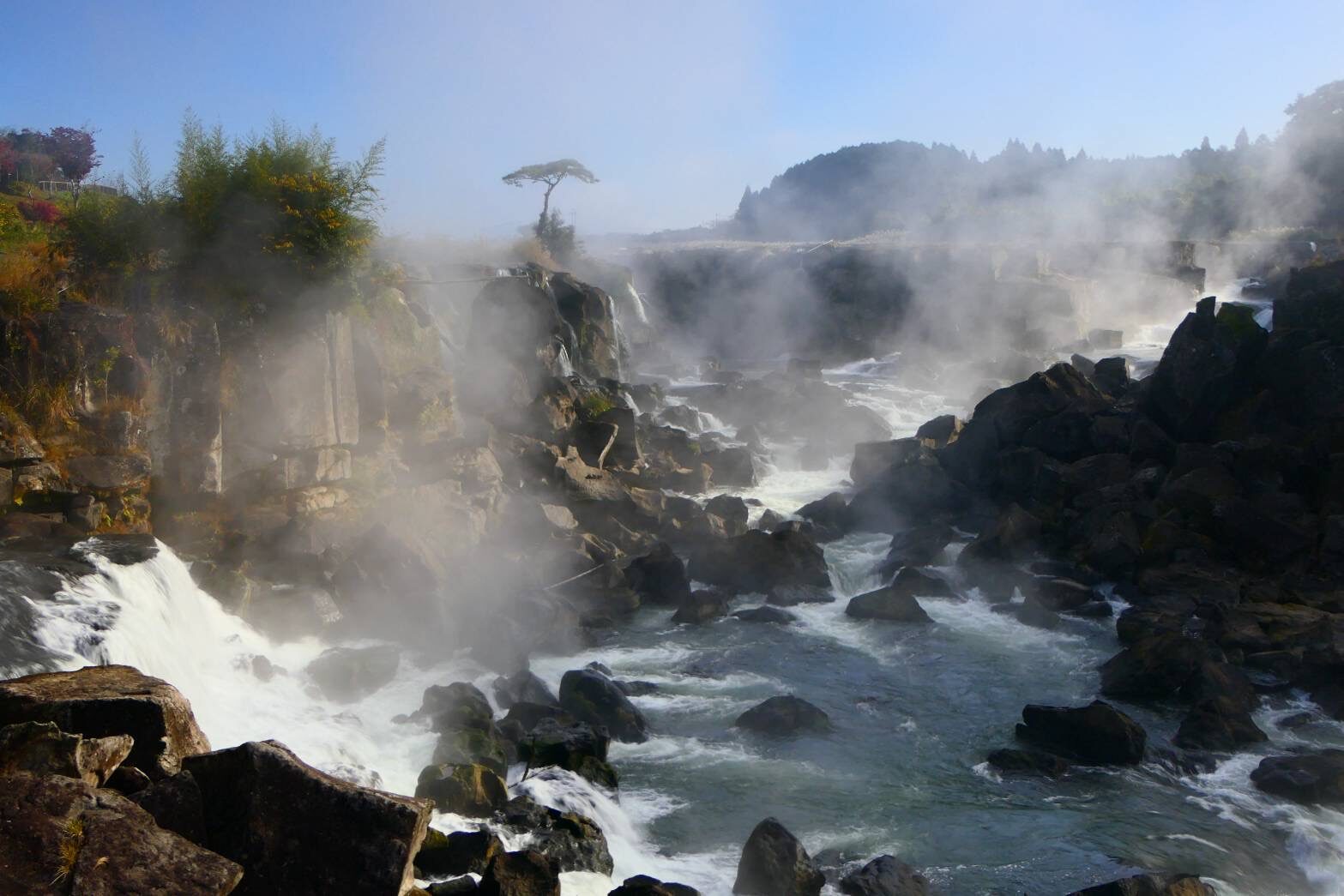 東洋のナイアガラ 曽木の滝の、早朝の絶景-2