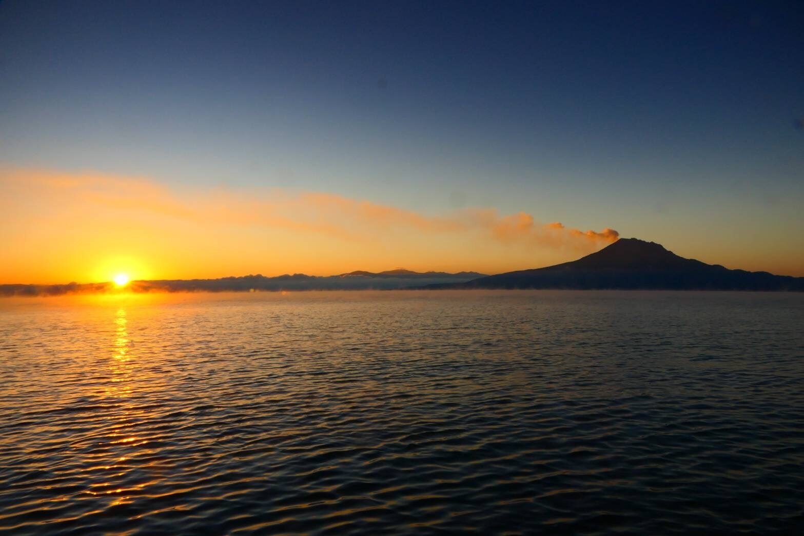 ケアラシが発生した姶良市重富海岸からのご来光-2