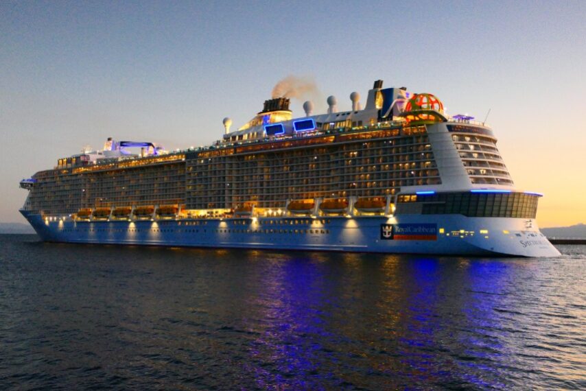 クルーズ船スペクトラムオブザシーズ