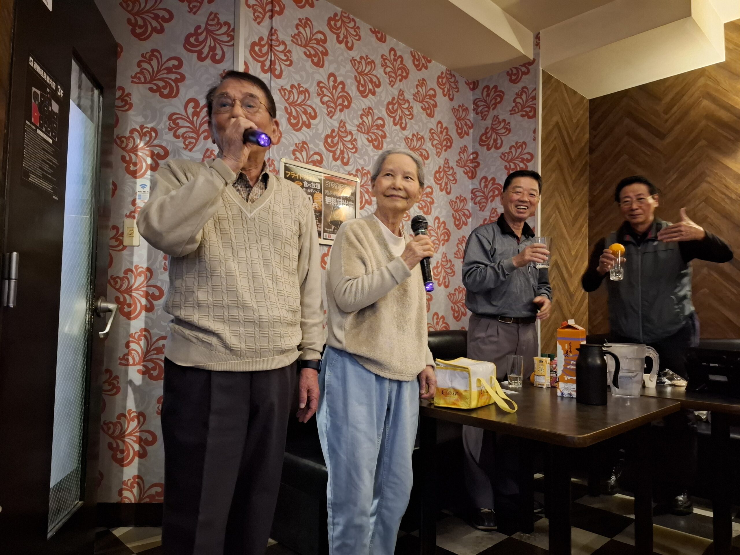 カラオケ同好会ホトトギスの定例会-1