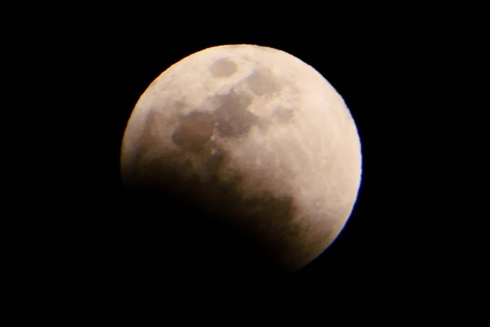 ワームムーンの皆既月食-2